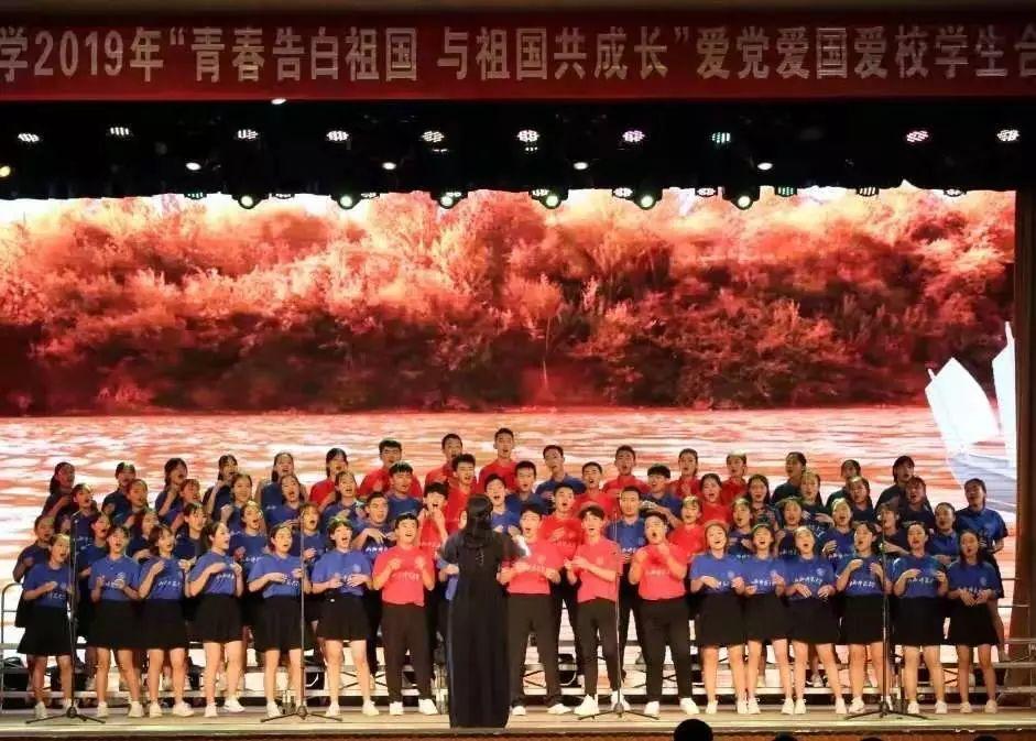 救援矮小的女孩